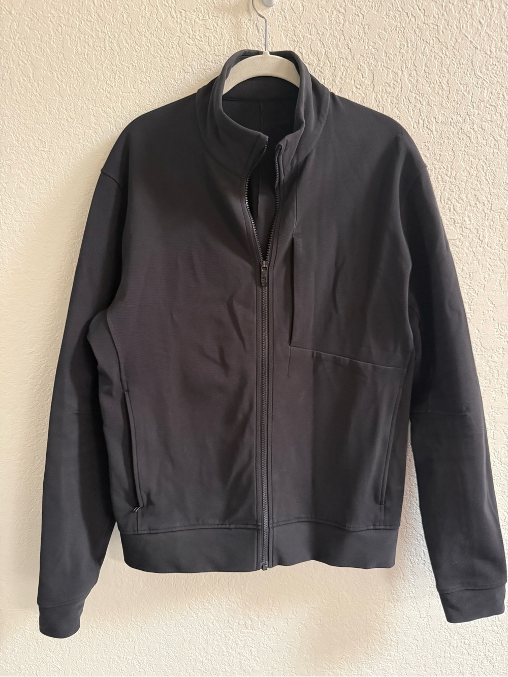 lululemon athletica Men's Sojourn Jacket in Black